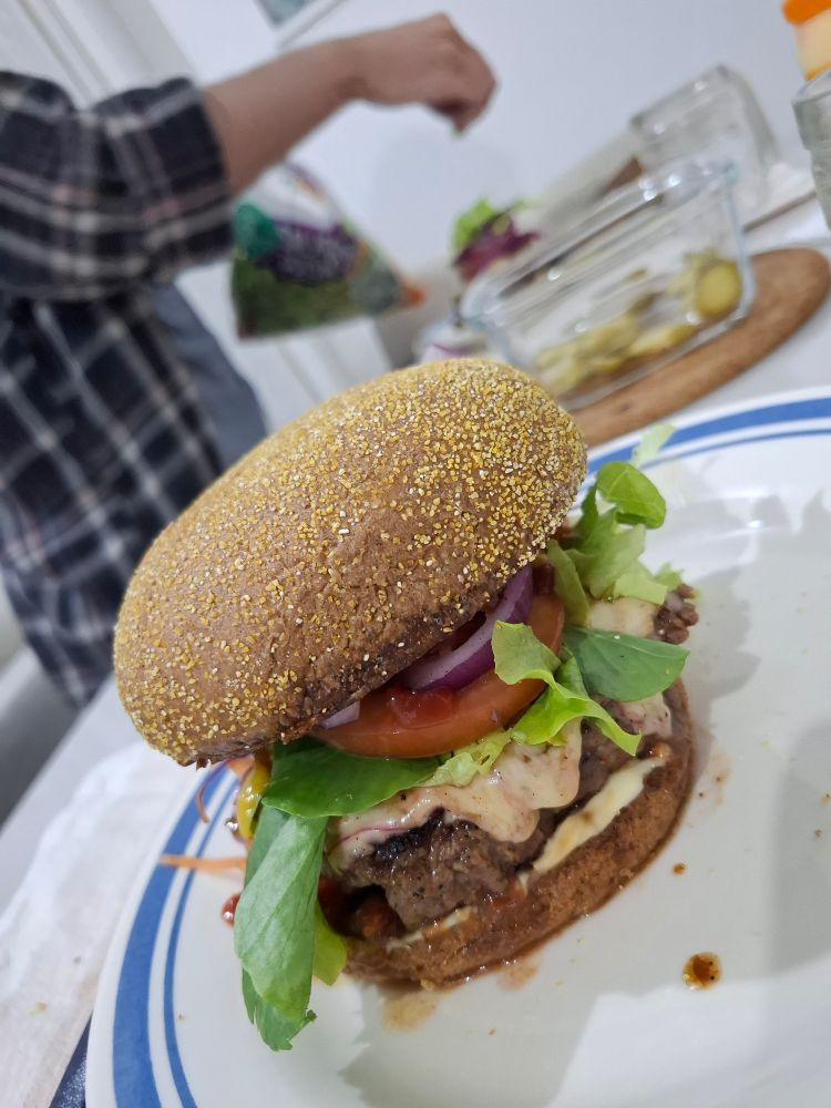 Prato com um x salada artesanal