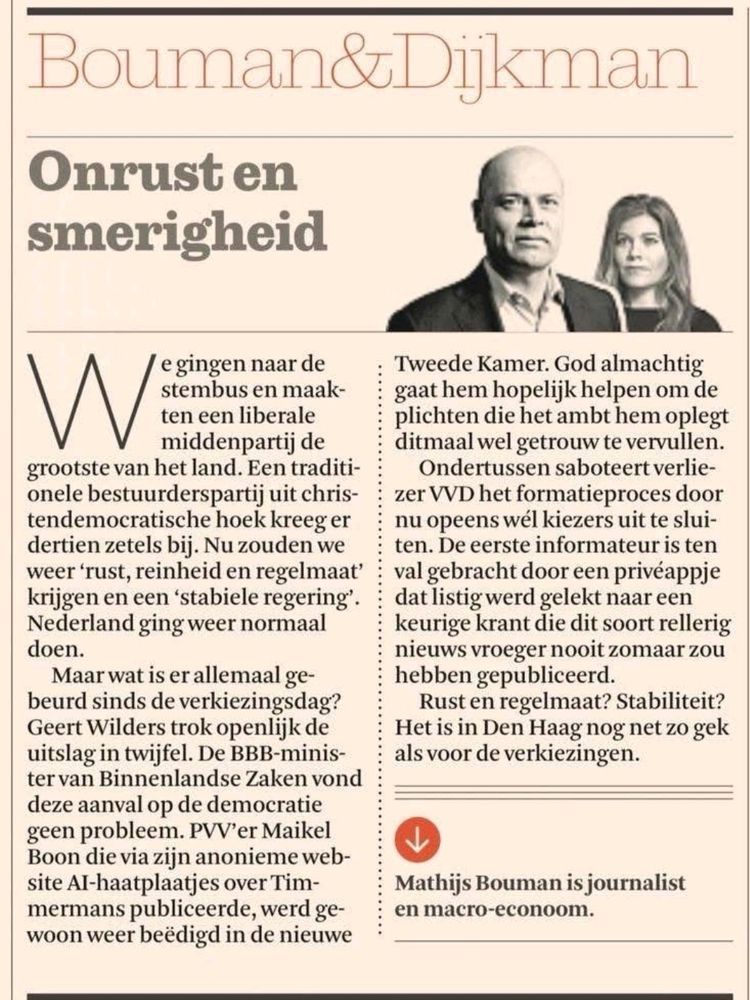 De belangrijkste punten die in de tekst aan bod komen, zijn:
Verkiezingsuitslag: Een liberale middenpartij werd de grootste en een christendemocratische partij won dertien zetels.
Onrust na verkiezingen: De verwachting van een stabiele regering werd snel tenietgedaan door gebeurtenissen.
Kritiek op politici: Geert Wilders (PVV) trok de uitslag in twijfel; een BBB-minister zag hier geen probleem in. Een PVV'er, Maikel Boon, wordt ook genoemd.
Formatieproblemen: De VVD saboteert het formatieproces door kiezers uit te sluiten.
Informateur: De eerste informateur is ten val gebracht door een gelekt privéappje.
Conclusie: De situatie in Den Haag is nog net zo chaotisch als voor de verkiezingen.