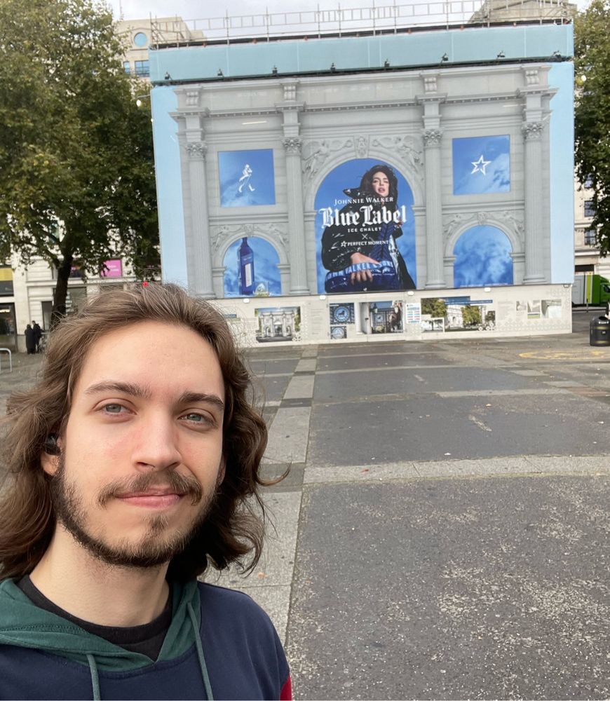 Remember my solo adventure? This is what I was walking towards! Only for the Marble Arch to be under construction and be fully covered up by a blue label ad. I then had to walk the 2 miles back to the Airbnb but luckily I met that squirrel so it wasn’t all bad. Ah isn’t Britain magical✨