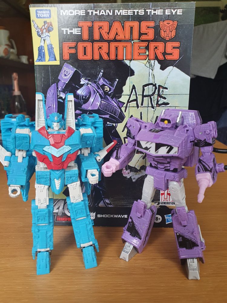 Shockwave meets Shockwave infront of Shockwave's box. You had to be there

(That's Legacy IDW Shockwave, Comic Edition Shockwave, and the Comic Edition box)
