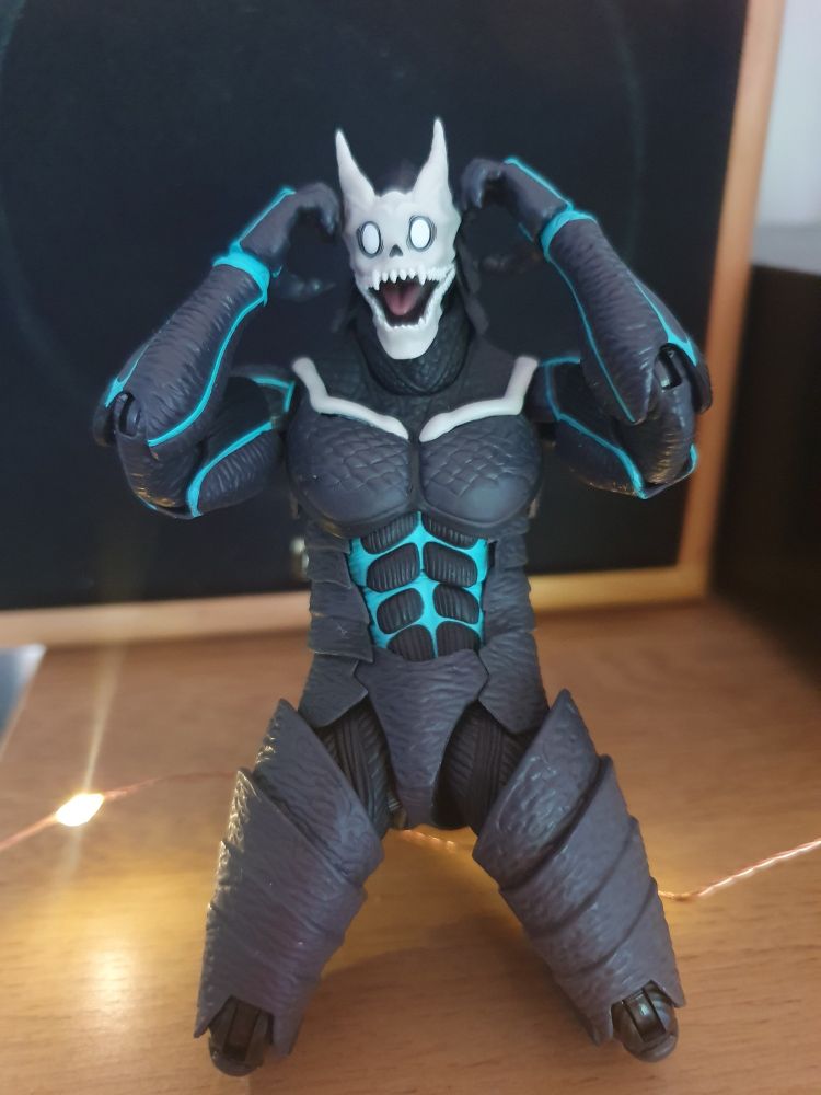 Figuarts Kaiju No 8. He is distressed
