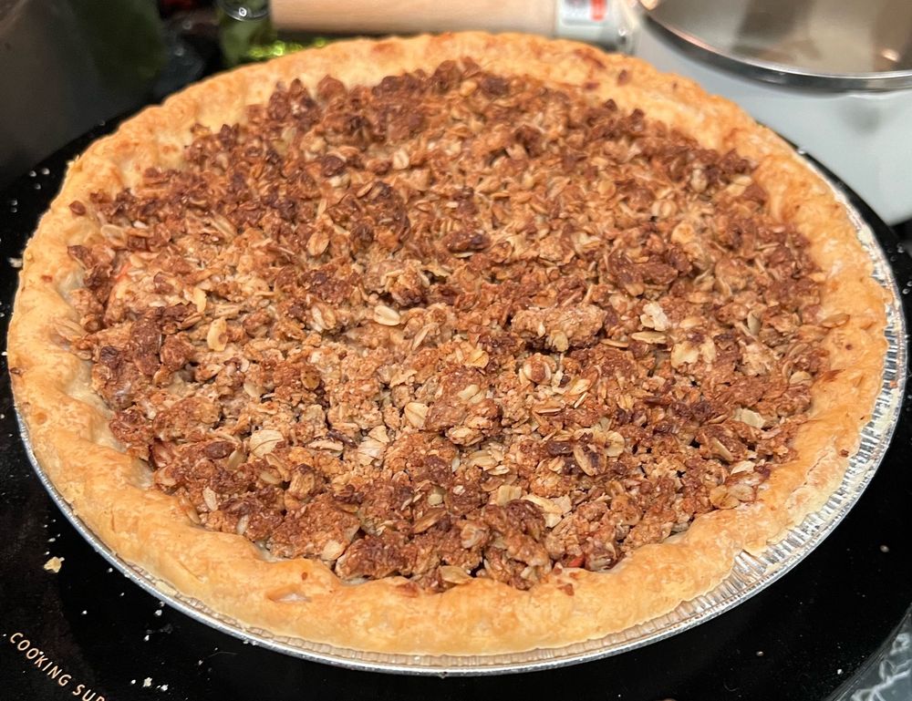 Apple crumb pie (low sugar for mom)