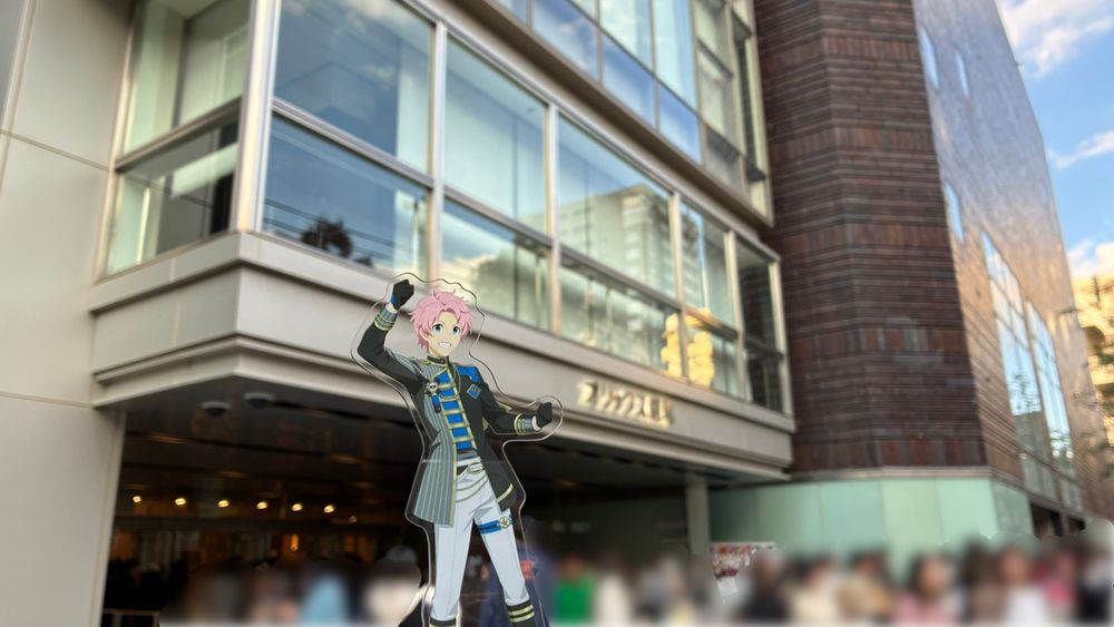 オリックス劇場　兜大吾さんのアクリルスタンドとともに撮影