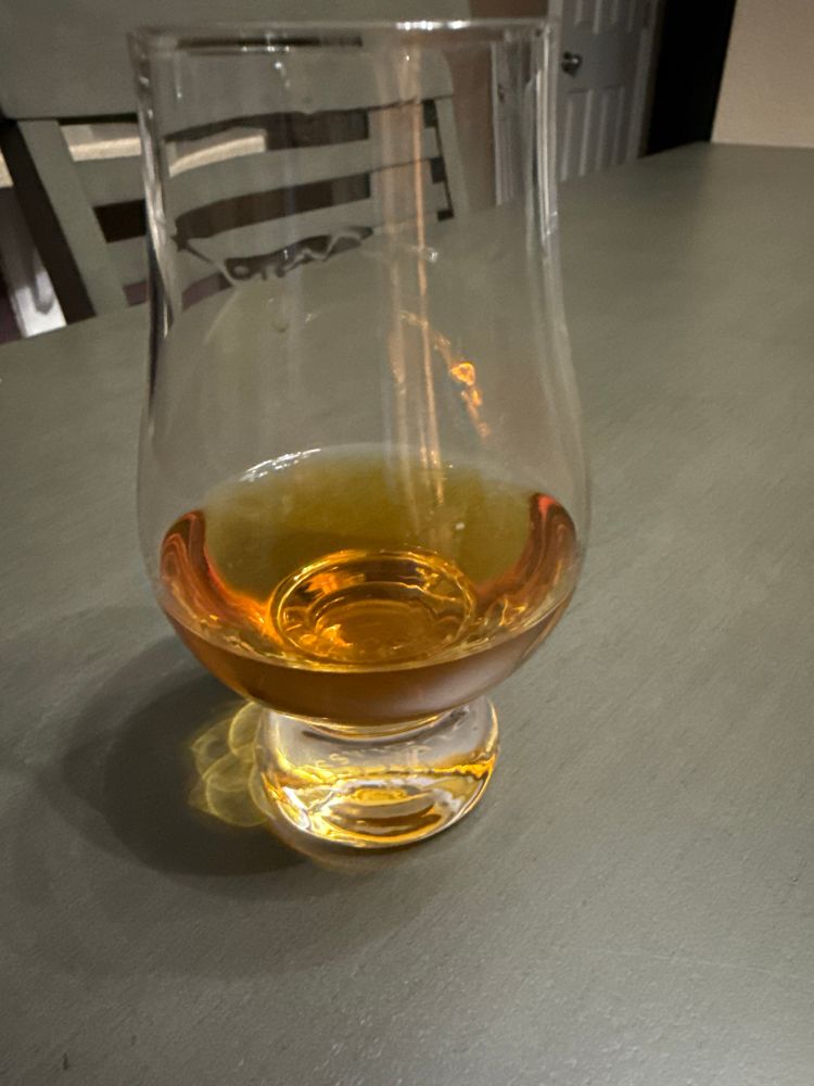 An oz of liquid gold i.e Blanton’s single barrel. Served up in a glencairn. Neat