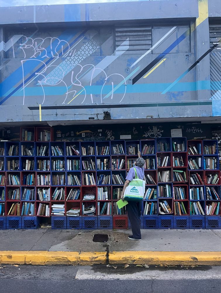 Outdoor lending library from Puerto Rico
