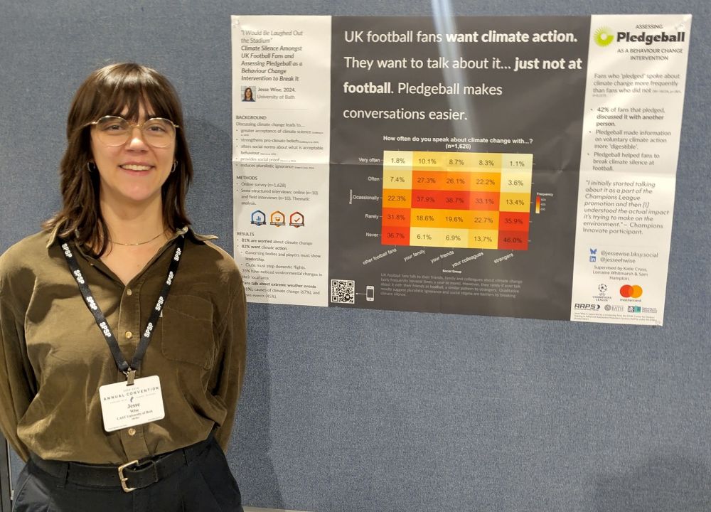 Jesse present her poster