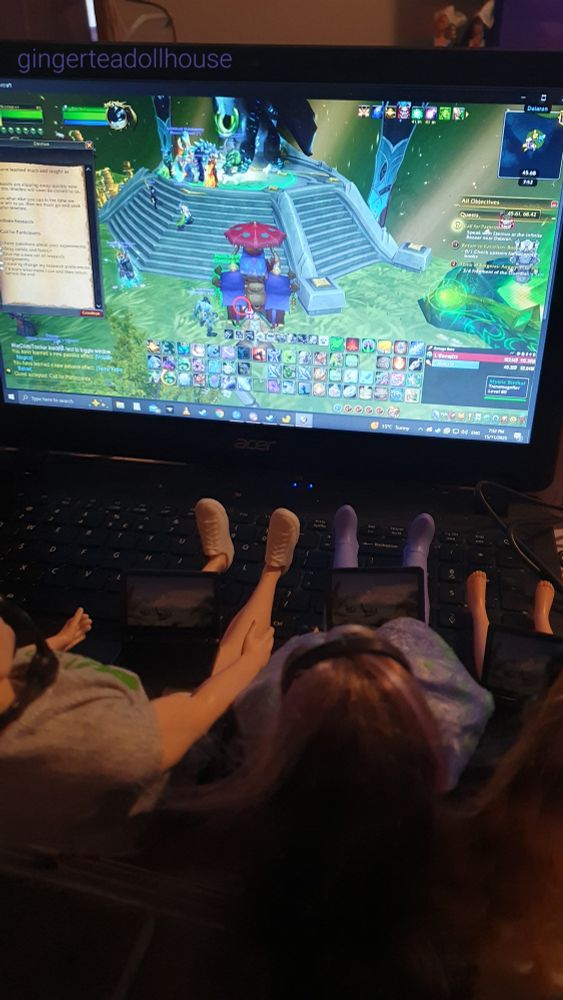 Same dolls as middle picture sitting in front of World of Warcraft Legion Remix with Dutch Barbie (Superstar Barbie face sculpt) and Pearl Beach Kira (Kira face sculpt) both wearing a bonnet and a "Volendammer" costume. 