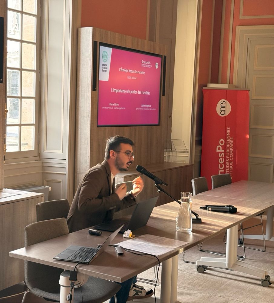 Simon Audebert introduit la première table ronde