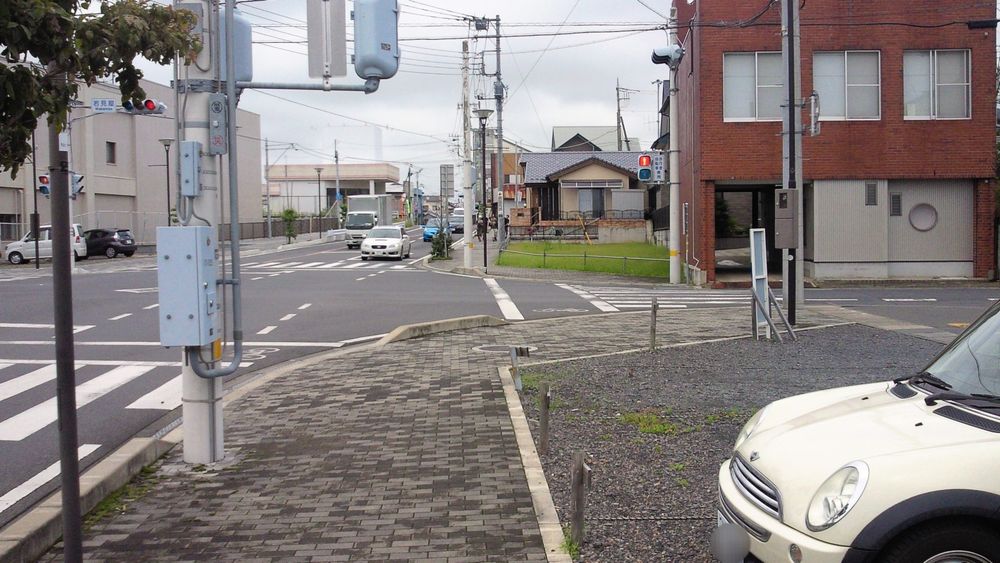 劇中の壁に沿って急停止の壁は無かった