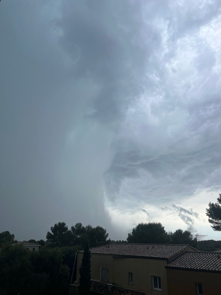 Rideau de pluie compact au passage des orages sur ma position le 19 juillet 2025 