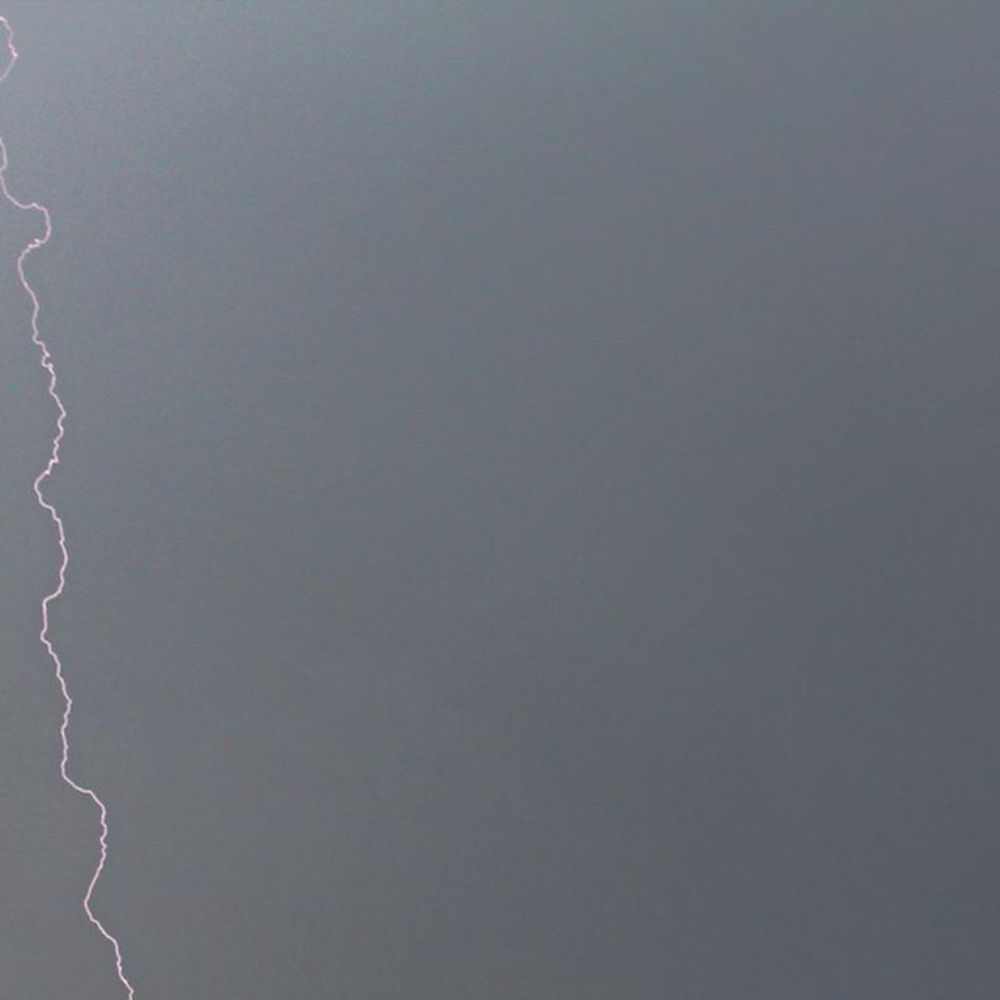 Quentin REY on Instagram: "Retour dans le passé - Lors de mes premières chasses à l’orage en journée, je n’avais pas de déclencheur, et je faisais ça à la main. Autant vous dire que c’était laborieux ...