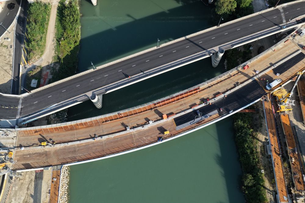Vue aérienne des travaux sur l'ouvrage d'art de Croix-Luizet, en septembre 2025 (crédit : Garage Productions)
