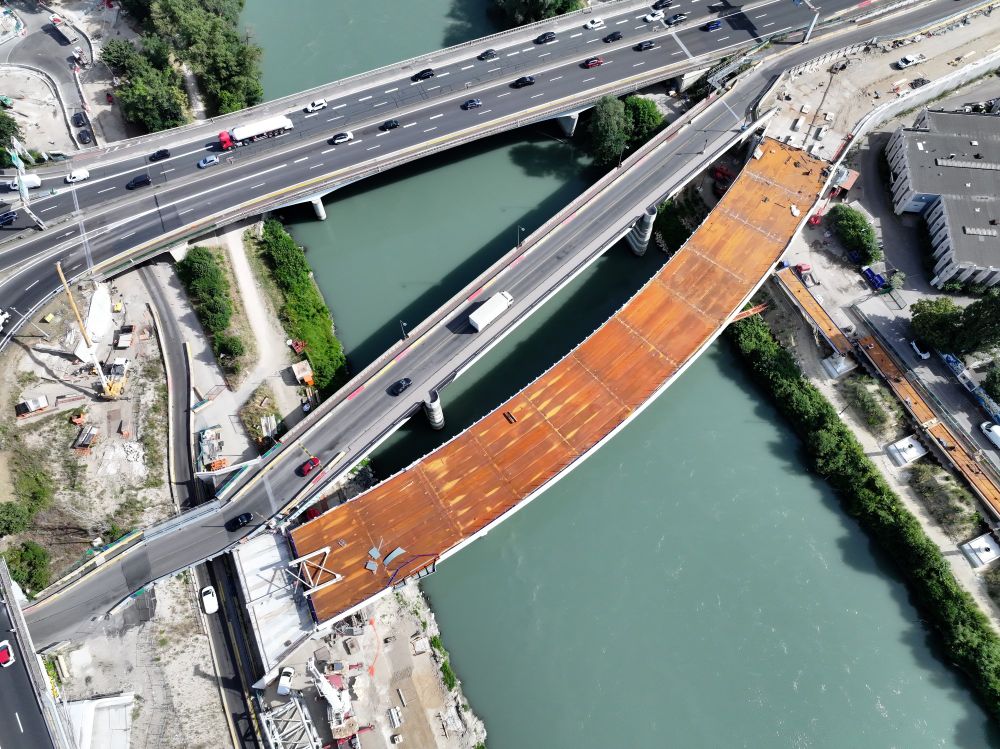 Vue aérienne du pont du tramway T9 (crédit : Jérôme Surroca - Media Pro)