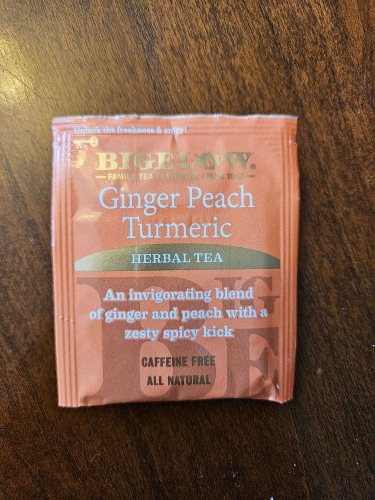 Bigelow tea bag, flavour is Ginger with turmeric and peach. Delicious herbal tea, both hot and cold/AdS