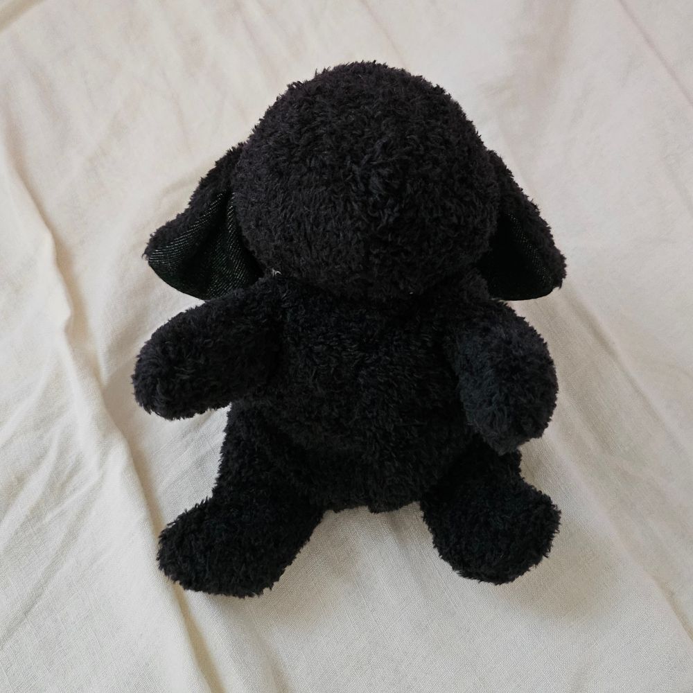 黒いロップイヤーうさぎのぬいぐるみ