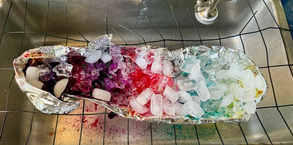 a shirt dyeing with ice 