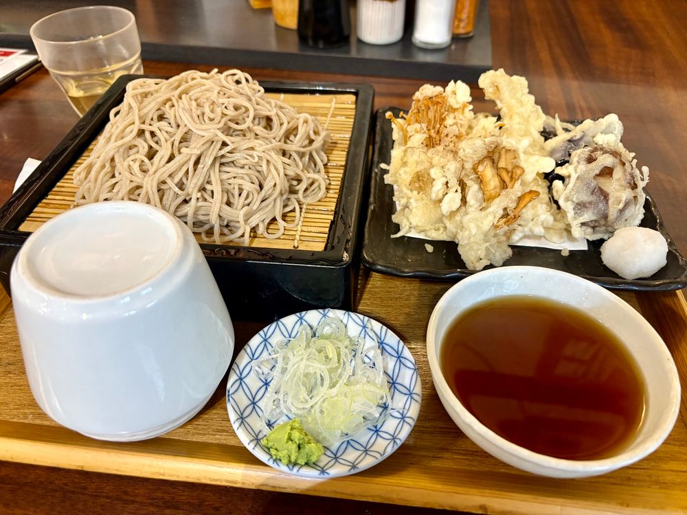 きのこの天ぷらとせいろそば