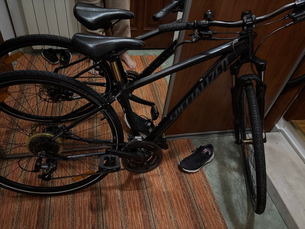 A black specialized crosstraik bike. 