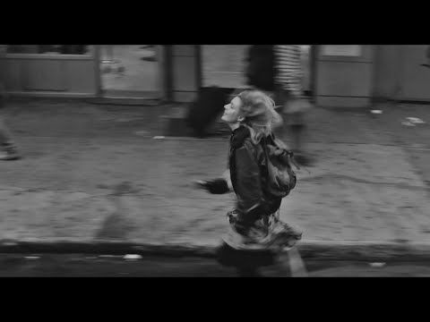 Frances Ha - Running on the Street (HD)