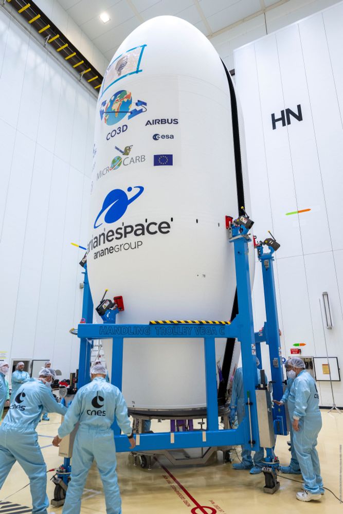 Vega-C's fairing closed, encapsulating Airbus Defence and Space's CO3D satellites and the CNES' MicroCarb satellite.