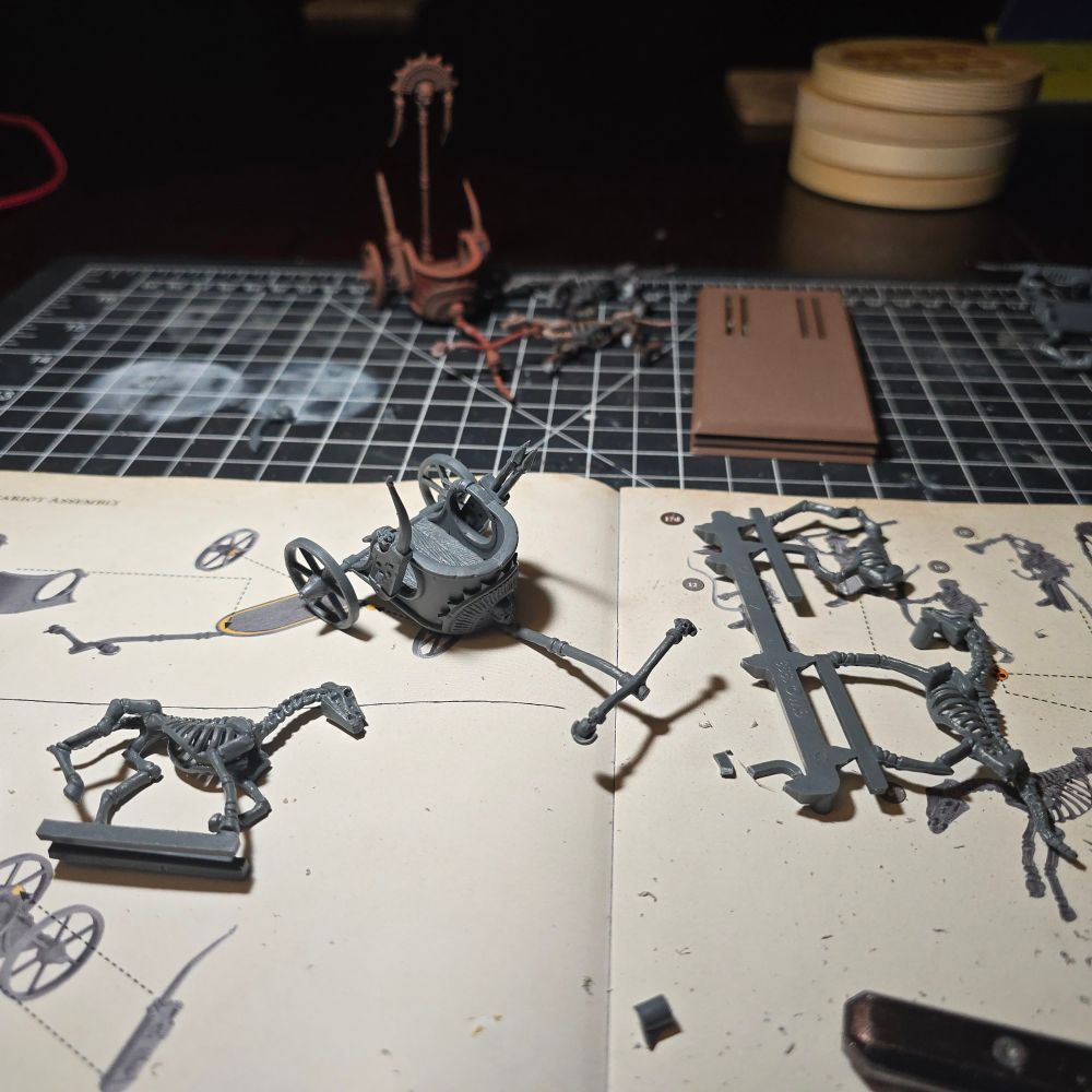 Simplistic sculpts that should be easier to work on, were it not for the massive mold lines. 