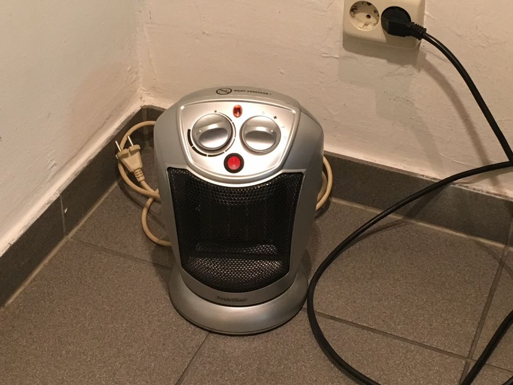 Ein silberner heizlüfter