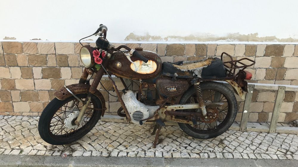 Ein altes Motorrad.....