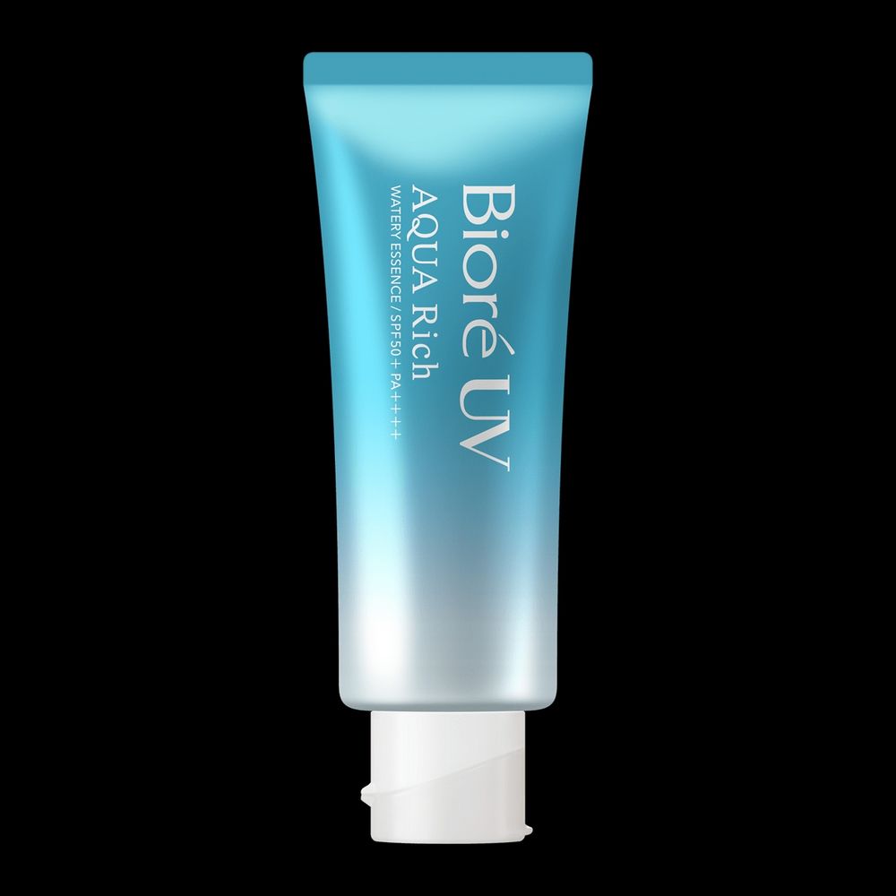 Foto do protetor solar Bioré. É uma bisnaga azul com prata e branco.