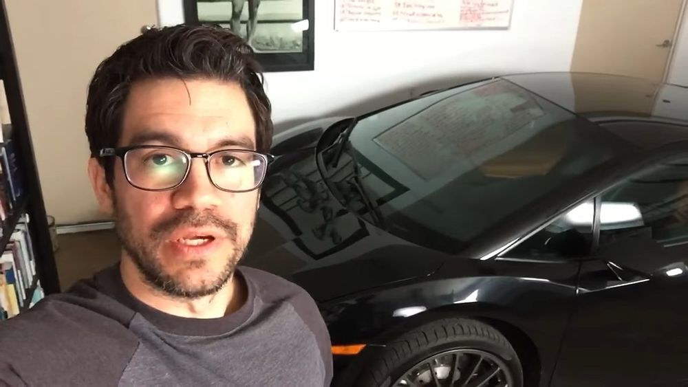 Tai Lopez “Here in my garage, just bought this new Lamborghini here”