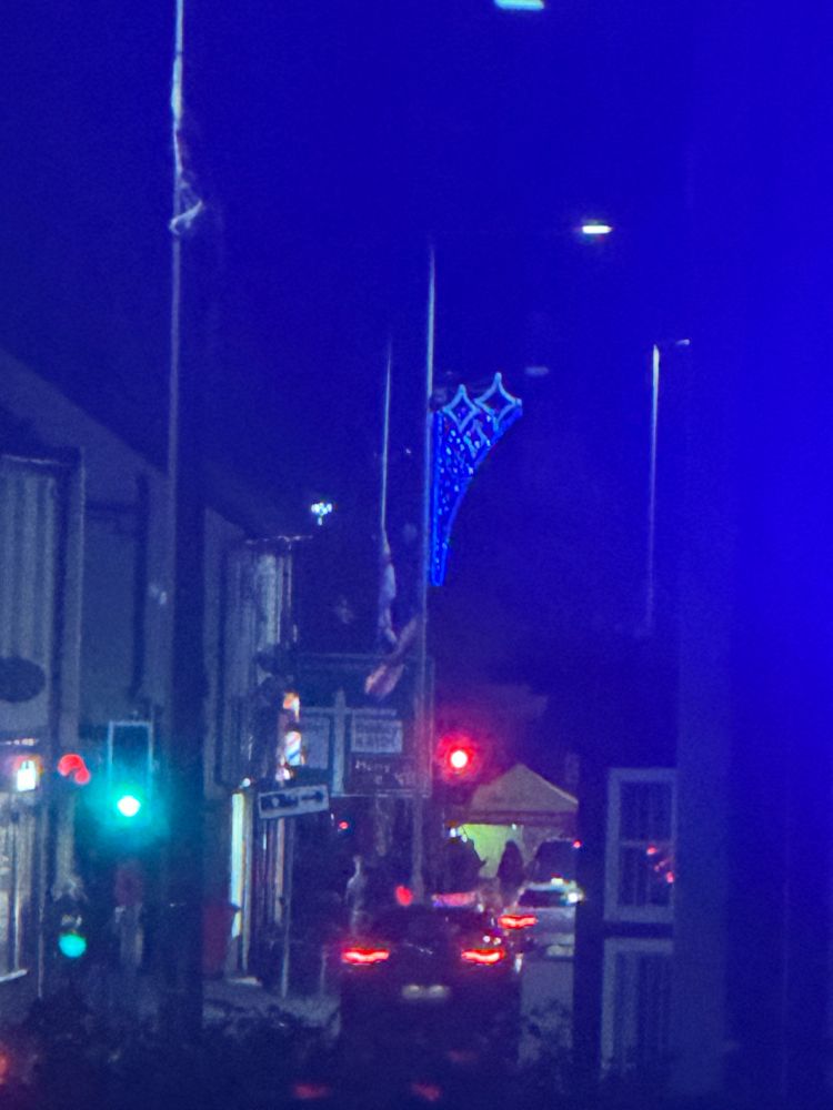 A Christmas light on a lamppost 