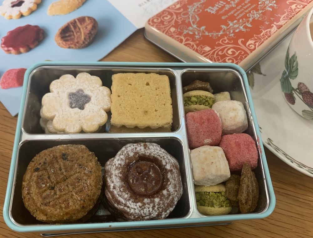 クッキー缶の中身
