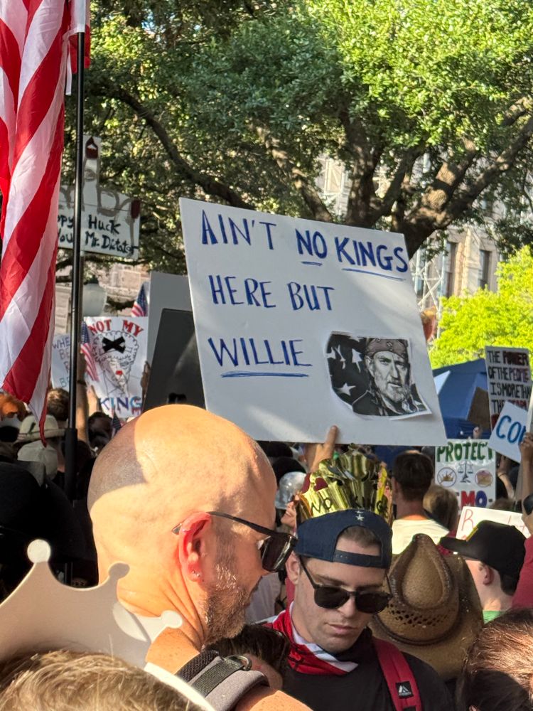 Protest sign reading “Ain’t no kings here but Willie”.