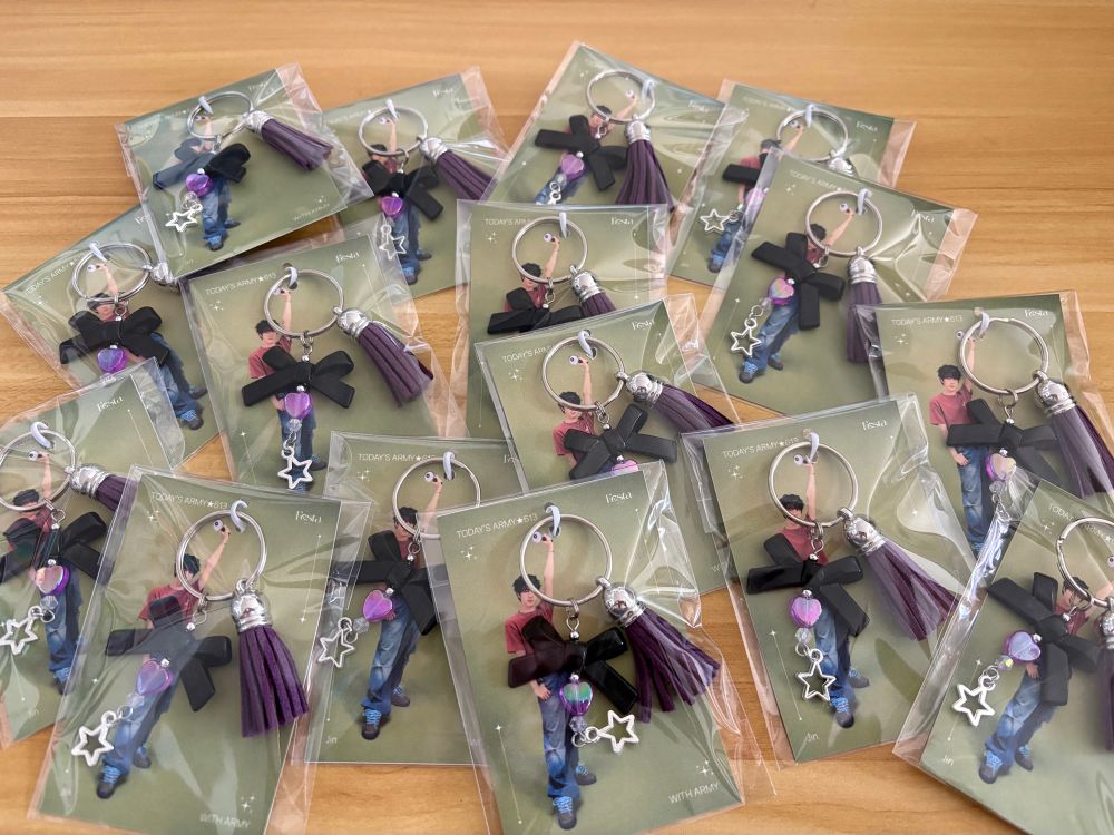 Packaged key chains handmade by CloudLily. Black bow, purple tassel and heart bead. Little silver star. Made for freebies to give out at Jin’s live viewing of his Amsterdam concert in the theater.