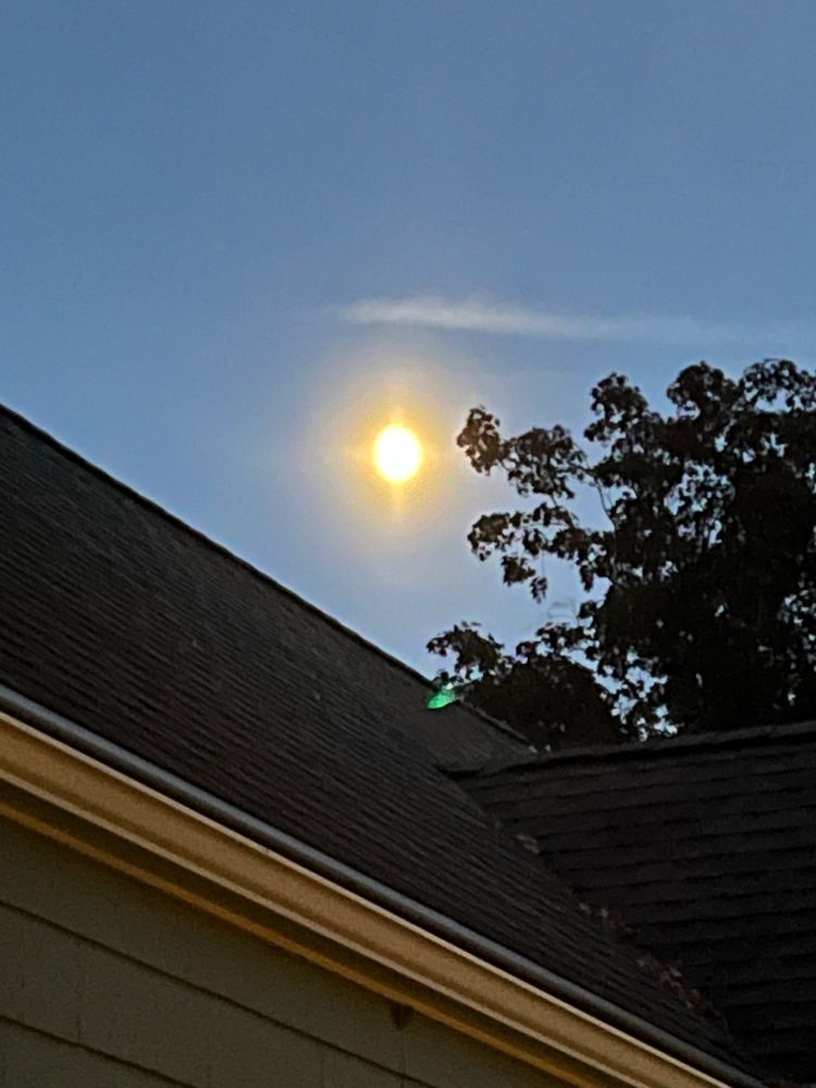 The moon shines bright
Over Lebanon tonight