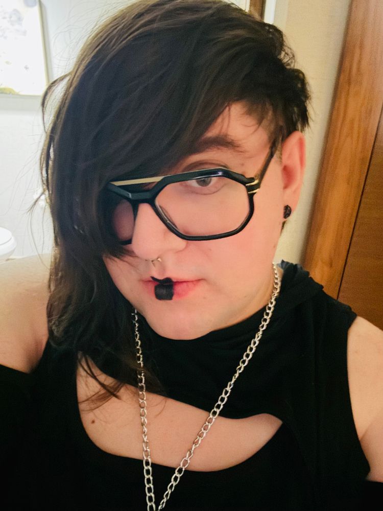 Salem in a lil boob windowy goth top bein cheeky