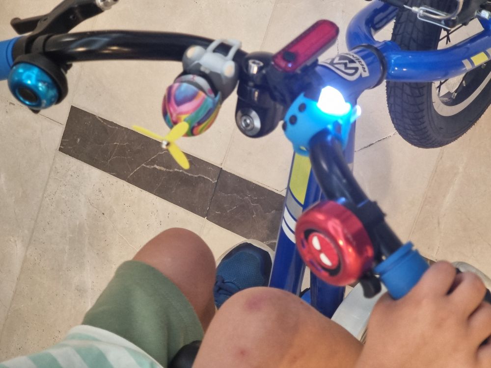 כידון אופניים עם פעמון ספיידי חיית כידון ופנס