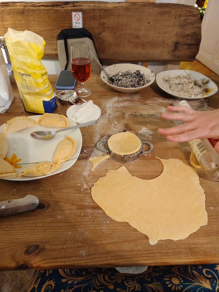 Teig beim gewälzt werden am tisch