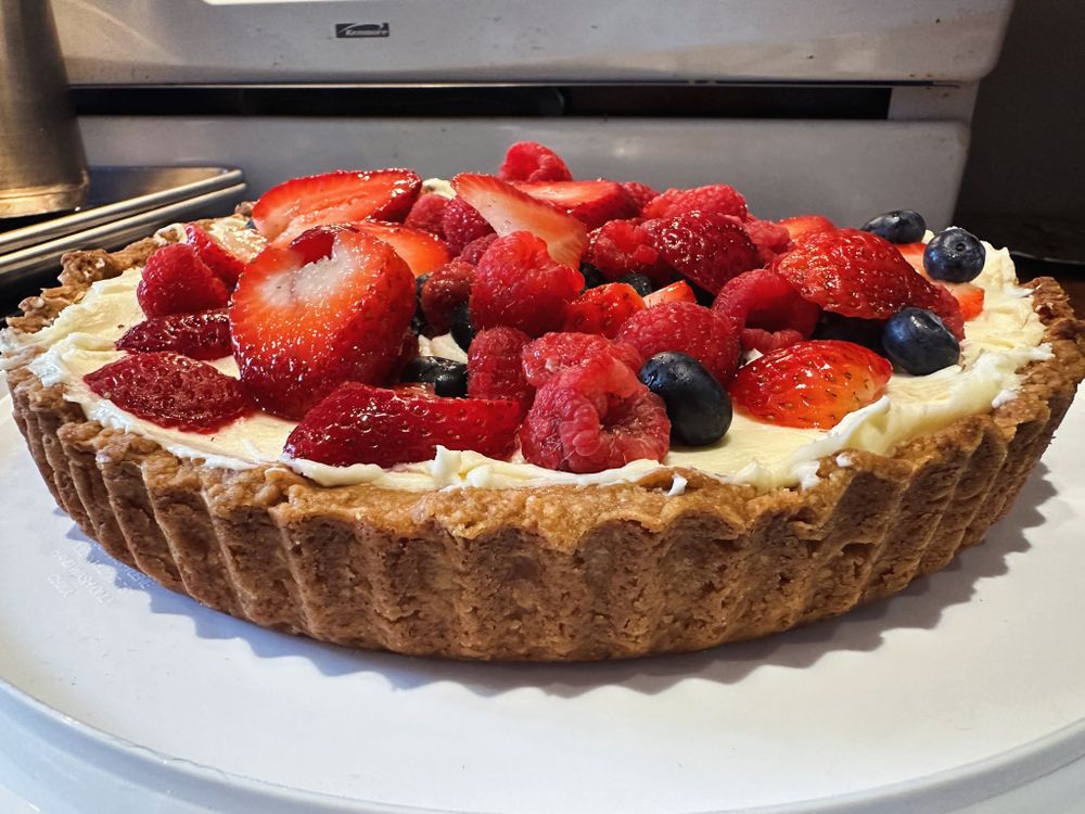 Mascarpone tart with fresh berries