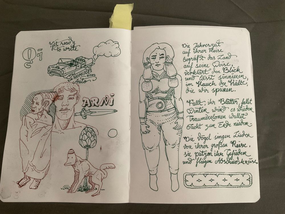 skizzenbuchseiten mit mehreren fantasiefiguren links und einer figur und gedichten rechts.