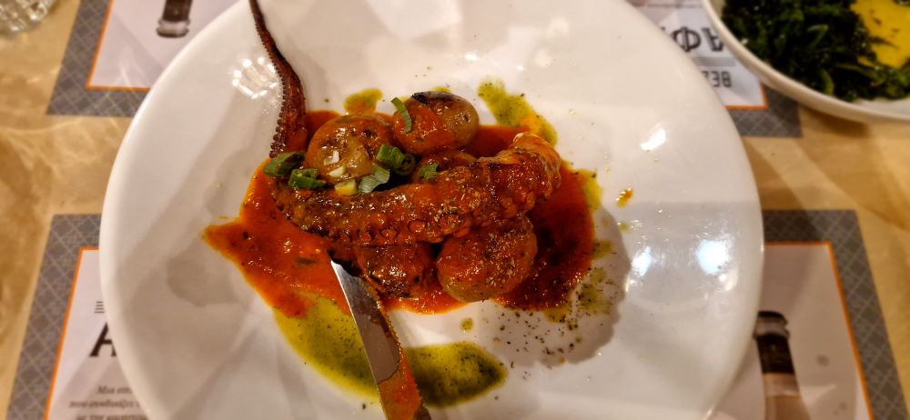 Octopus stifado with baby potatoes 