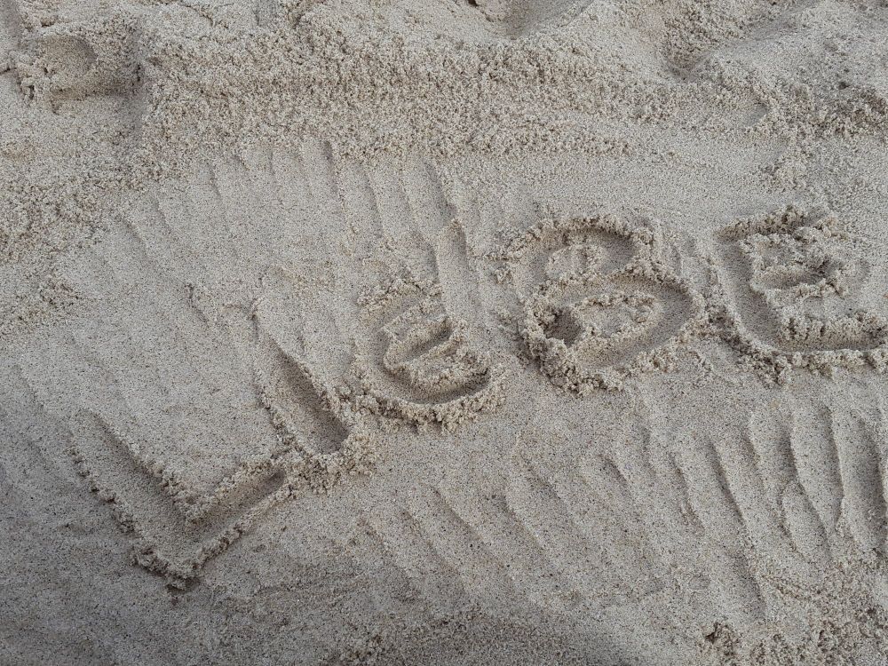 Liebe in den Cadzandstrandsand geschrieben 