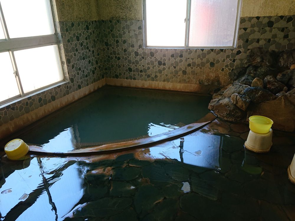 鳴子温泉の旅館姥の湯
単純泉の亀若の湯