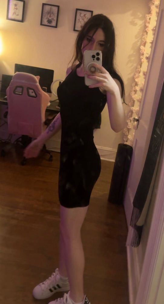 baddie in a tight dress ! 