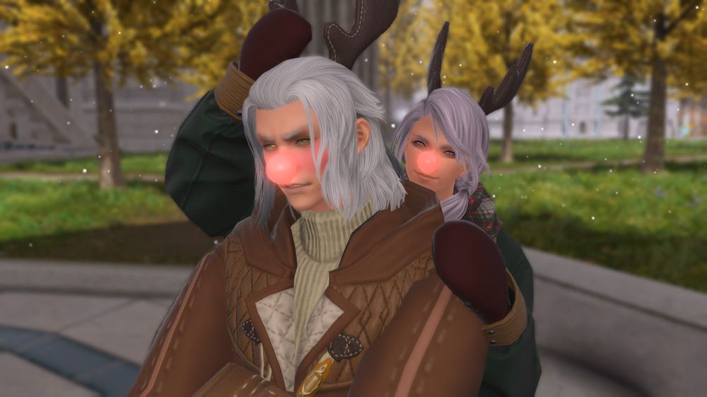 FFXIV gpose: Hades and Hythlodaeus in winter clothing, Hades with a brown coat and Hythlodaeus with a dark green jacket and checkered scarf. It's snowing and Hyth is behind Hades, one hand on Hades' shoulder as the other one puts reindeer antlers on Hades' head. Hyth is also wearing the raindeer antlers and both wear a red nose. Hades seems annoyed even though he is blushing, and Hyth seems very pleased with that.