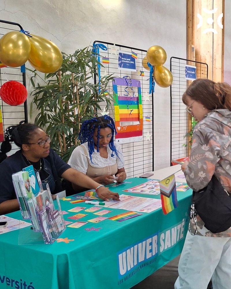 Un stand tenu par des étudiant·es du dispositif Universanté de l'Université Gustave Eiffel