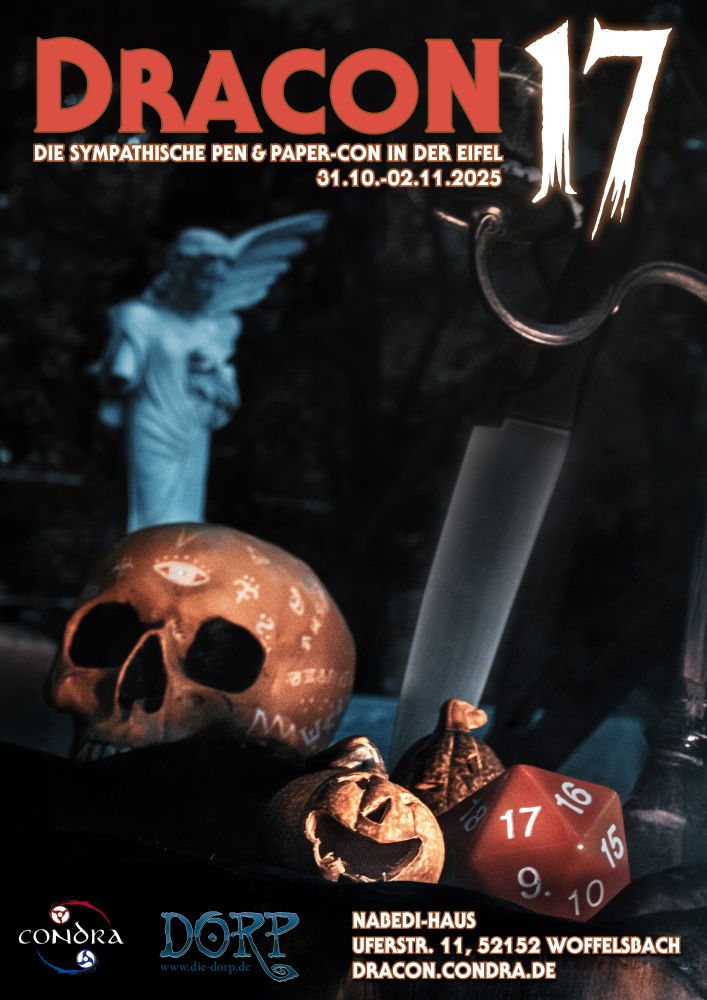 Dracon 17 Poster. 
Die sympatische Pen&Paper-Con in der Eifel vom 31.10. bis 02.11.2025. 
Das Bild wurde nachts auf einem Friedhof aufgenommen. Im Hintergrund ist eine Engelsstatue aus weißem Stein zu erkennen. 
Im Vordergrund liegt ein Totenschädel auf desen Stirn verschiedenen Runen aufgemalt sind. Daneben steckt ein alter Säbel im Boden und ein kleiner Kürbis mit einem Halloween Gesicht liegt daneben.
Ganz rechts liegt ein roter zwanzigseitiger Würfel, auf dem die 17 deutlich hervorgehoben ist.
Unten am Bildrand stehen folgende Informationen:
Veranstalter: Condra e.V. und die DORP. 
Ort: Nabedi-Haus, Uferstrasse 11, 52152 Woffelsbach. 
Webseite: dracon.condra.de
