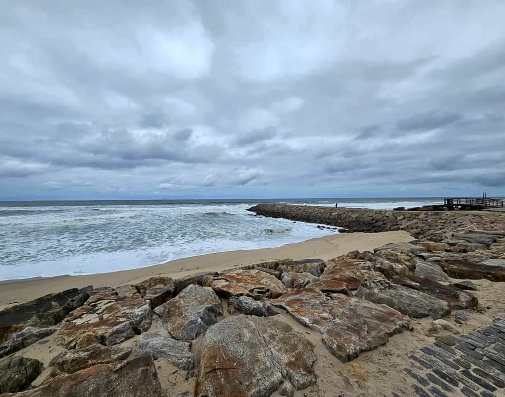 ©Jan Peters/Solivagant Wisdom, 2025

Image of Atlantic Ocean in Central Portugal. Ocean on left, with breaker & rocky sea defences. Overcast skies.