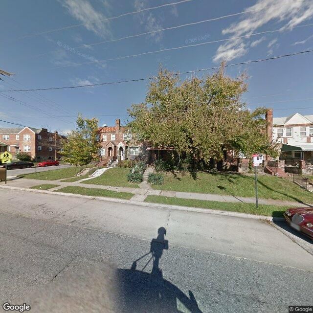 Google Maps Street View of bus stop DOLFIELD AVE & LEWIN AVE nb