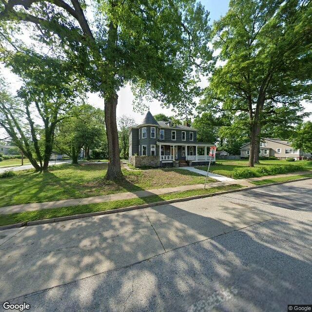 Google Maps Street View of bus stop GWYNN OAK AVE & BELLE AVE sb