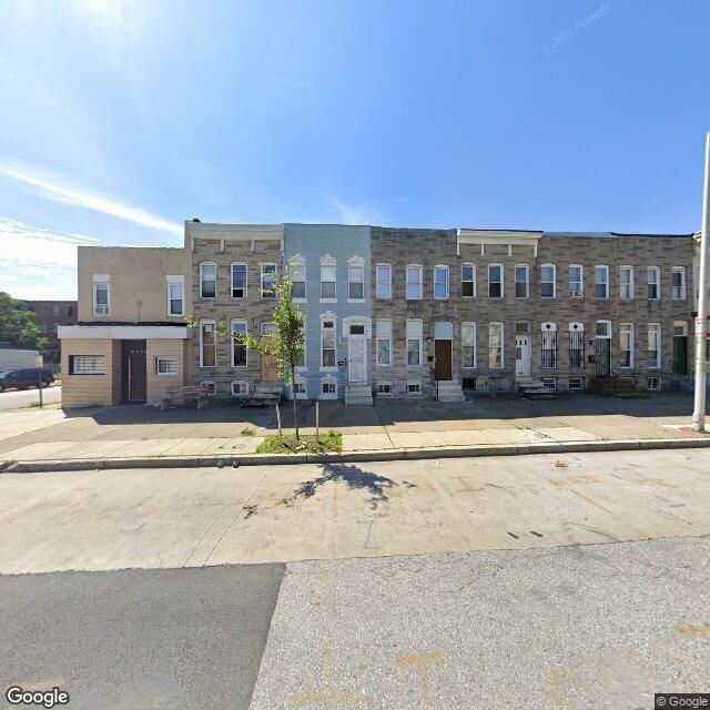 Google Maps Street View of bus stop WILKENS AVE & PAYSON ST eb